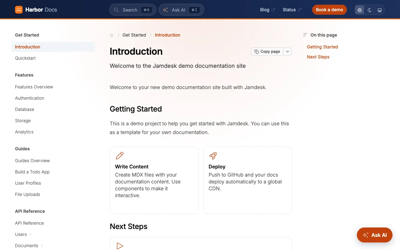 Dokumentationswebsite mit marineblauem Header, orangefarbener Linie darunter, pillenförmigen Search- und Ask-AI-Schaltflächen sowie einer orangefarbenen Ask-AI-Schaltfläche unten rechts